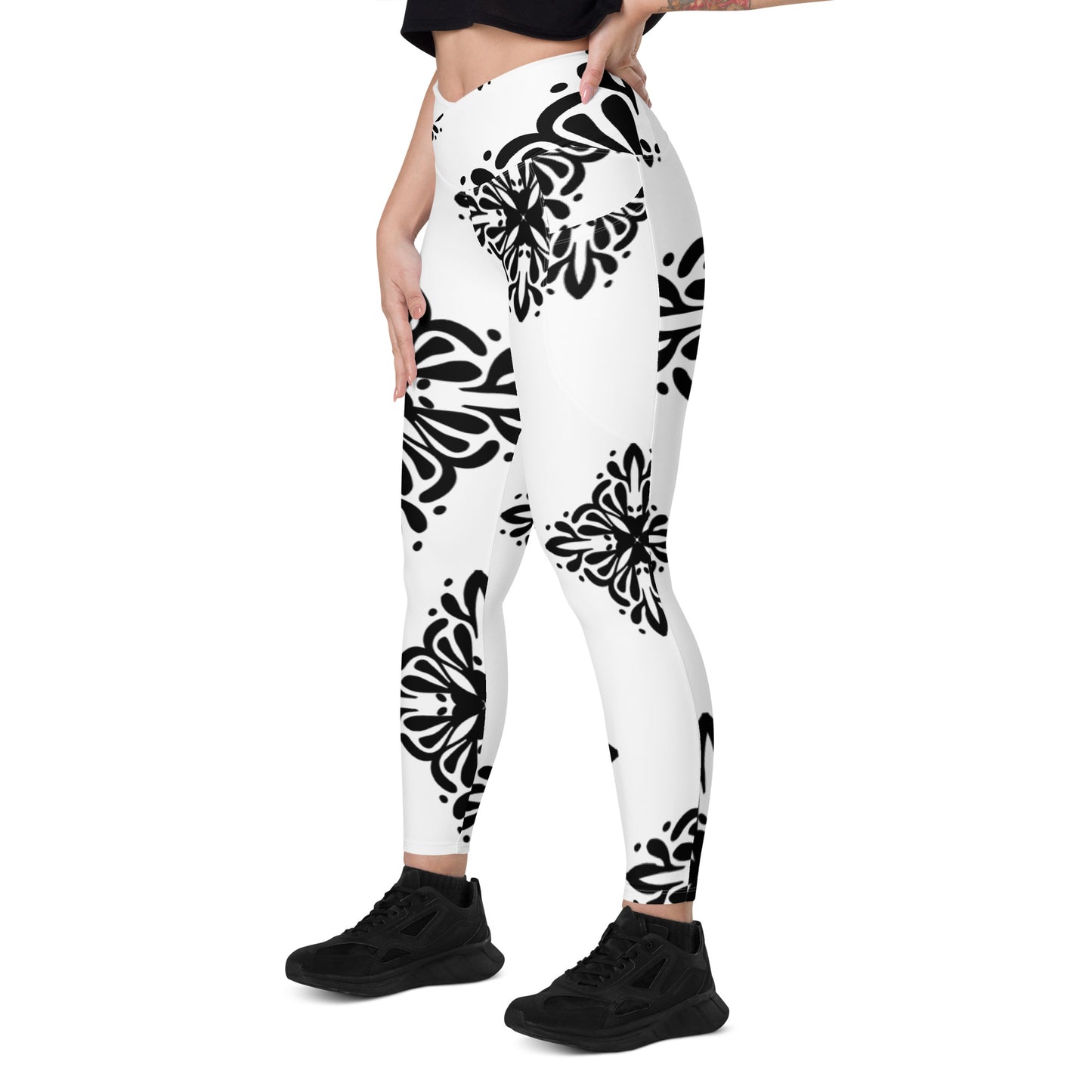 Cute black and white Crossover leggings with pockets