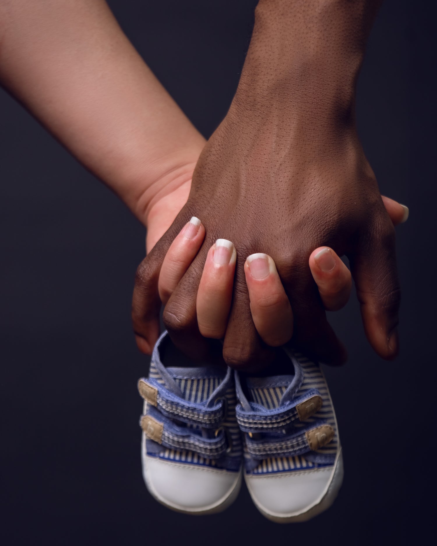 Mommy and daddy holding babies boys blue shoes 